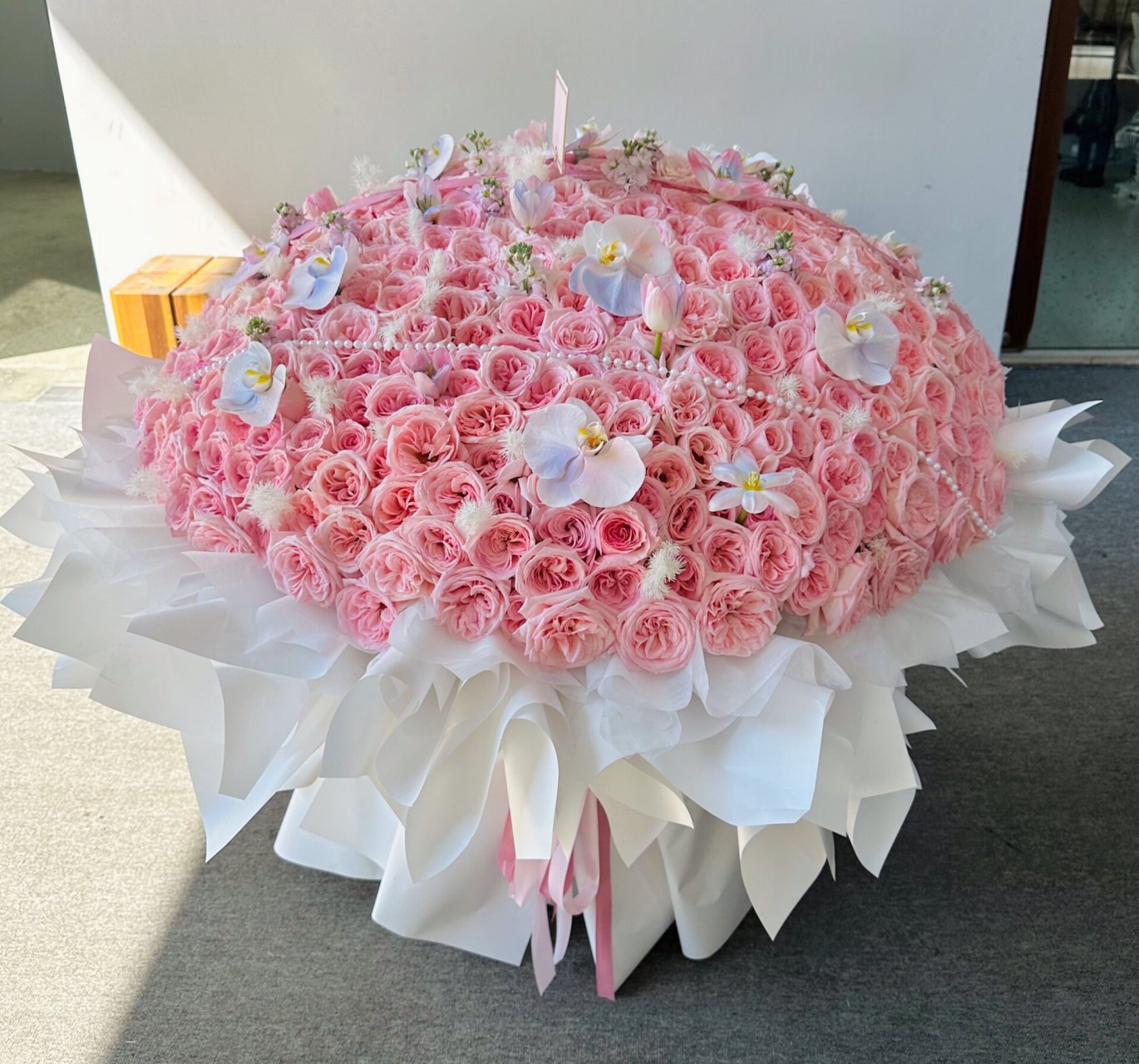 成都花店|明码标价 超大玫瑰花束5200米 ?