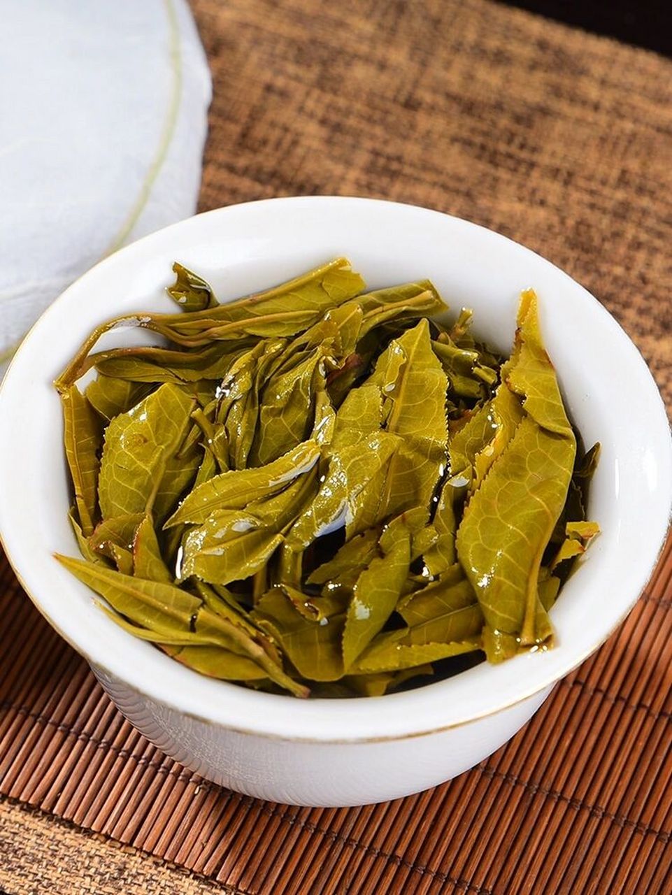 云南普洱茶茶白莺山头春古树生茶357克茶饼 云南大叶种古树茶,工艺