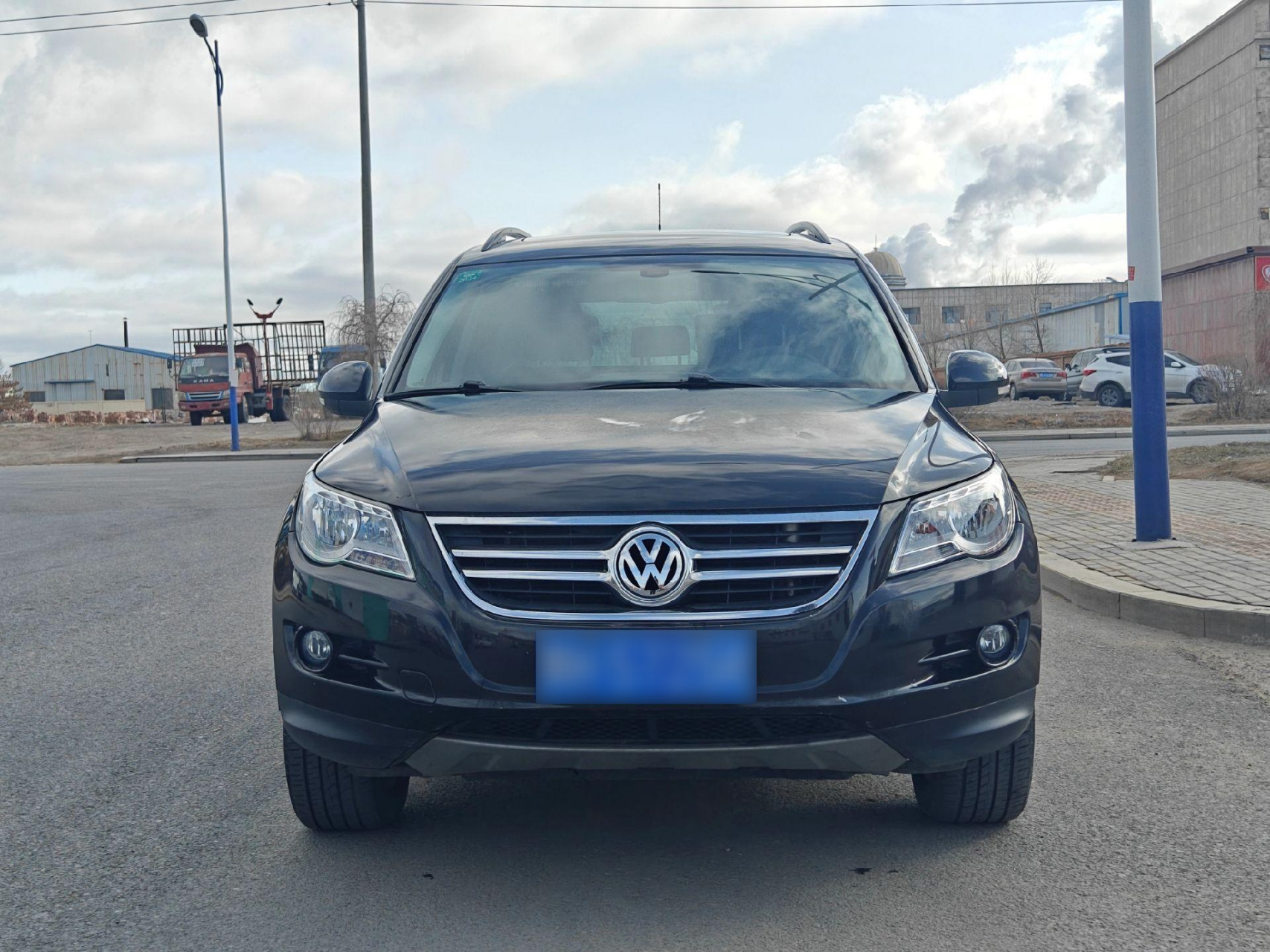 (进口)11款大众(途威)四驱r-line 指导价41.92万,10年上牌 自动2.