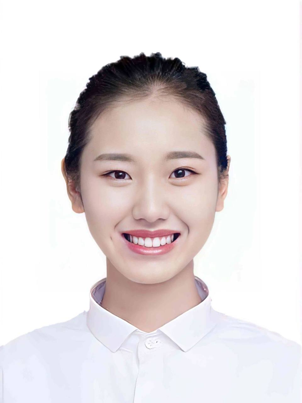 没有拍过白底证件照,就自己p了一下,白底证件照穿白衬衣可以吗?