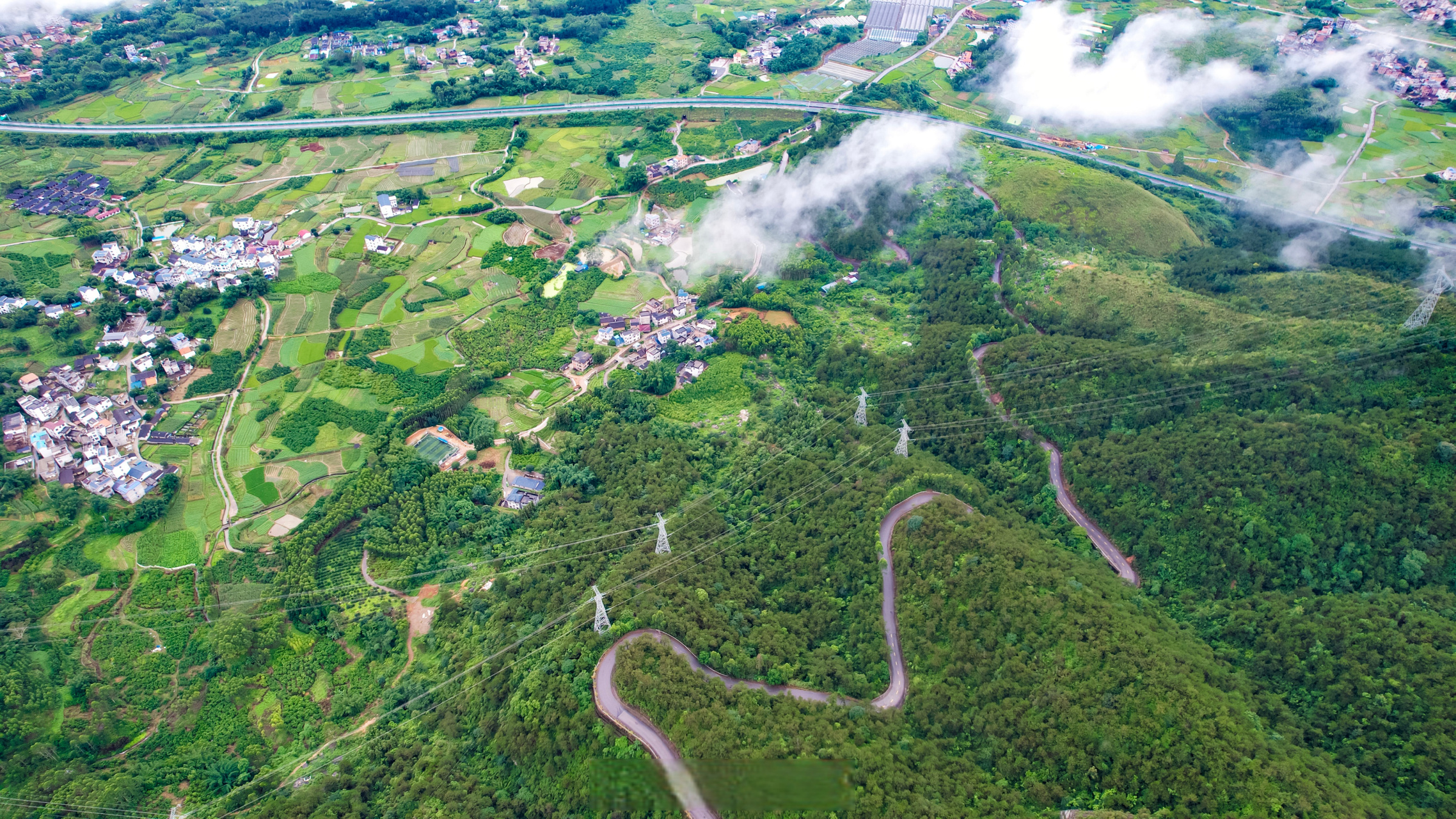 出行畅通# 【广西蒙山瑶乡公路景如画】7月2日,广西梧州蒙山县长坪