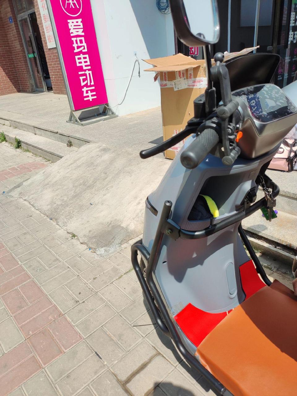 爱玛仰望加装保险杠,让您的爱车瞬间帅气