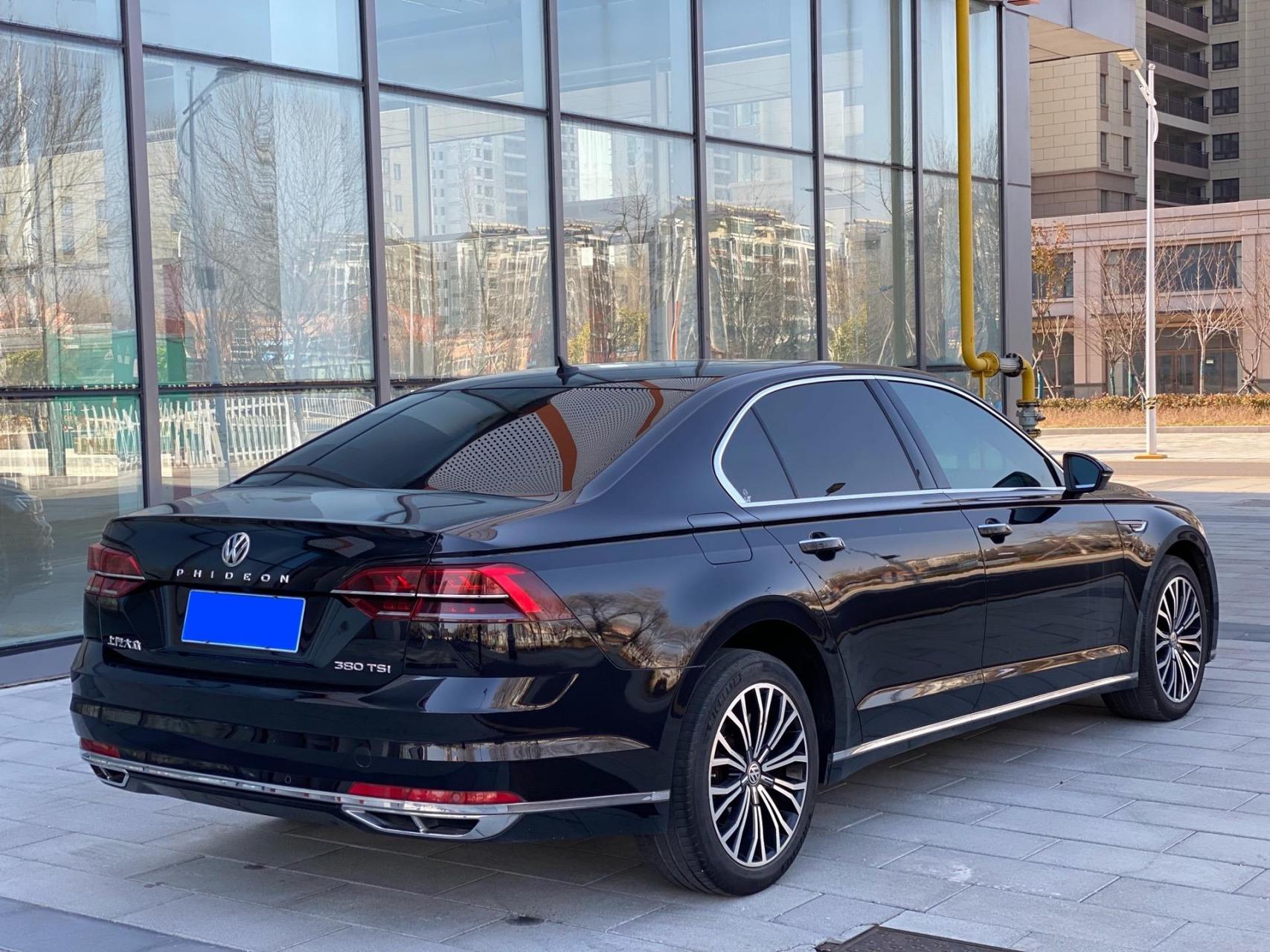 新到18款大众辉昂380商务版 17年底上牌 指导价34万那款 个人一手车
