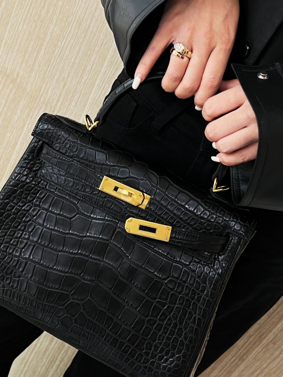 爱马仕| kelly28黑金雾面鳄鱼皮 闭眼入94 kelly 黑金 鳄鱼雾面 这