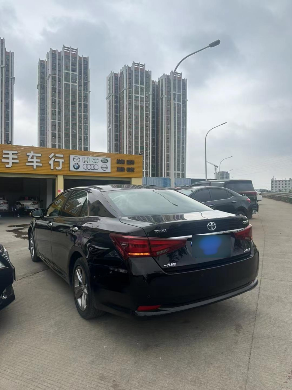 16年丰田皇冠,车况很好 特价13.98万,0首富 还能多贷一万有喜欢的来了