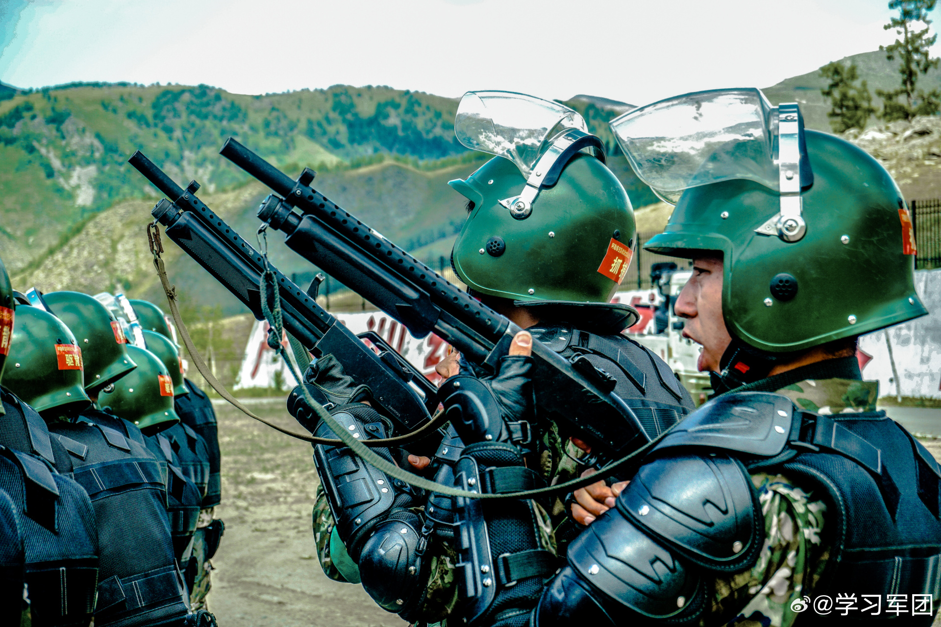 【武警阿勒泰支队:磨砺陌生复杂地域应急处突能力】盛夏八月,武警新疆