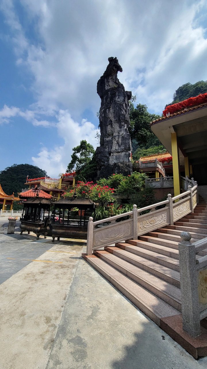 中国弄拉风景区 地点:广西马山县古零镇 门票:门票免费,只有坐游览车