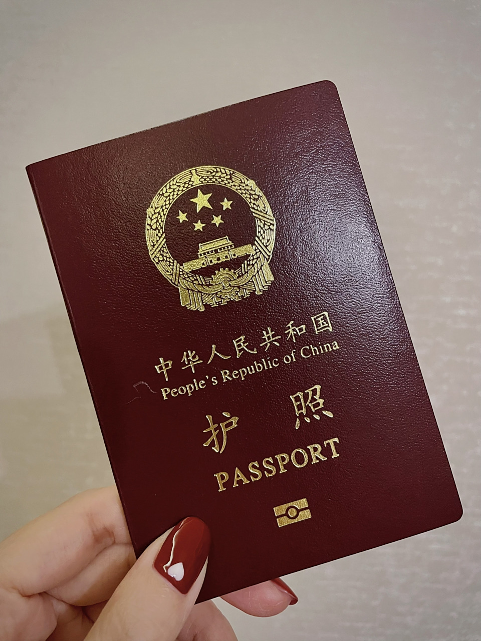 护照照片成功搞定03 6号下午去换了新护照,13号出证,但由于我选择