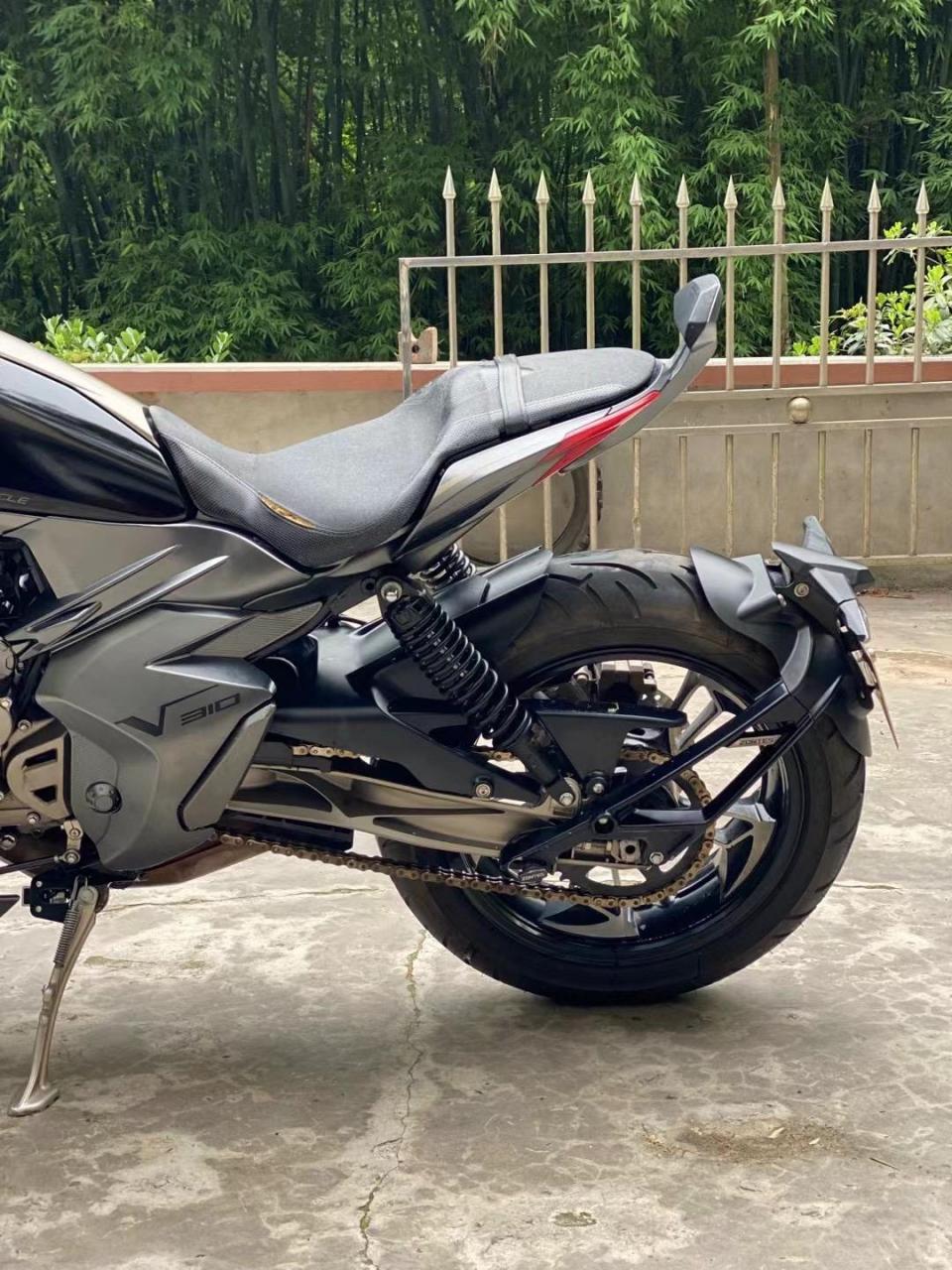升仕310v  19年10月上牌  两万六千多公里 配置高 无钥匙进入 全车