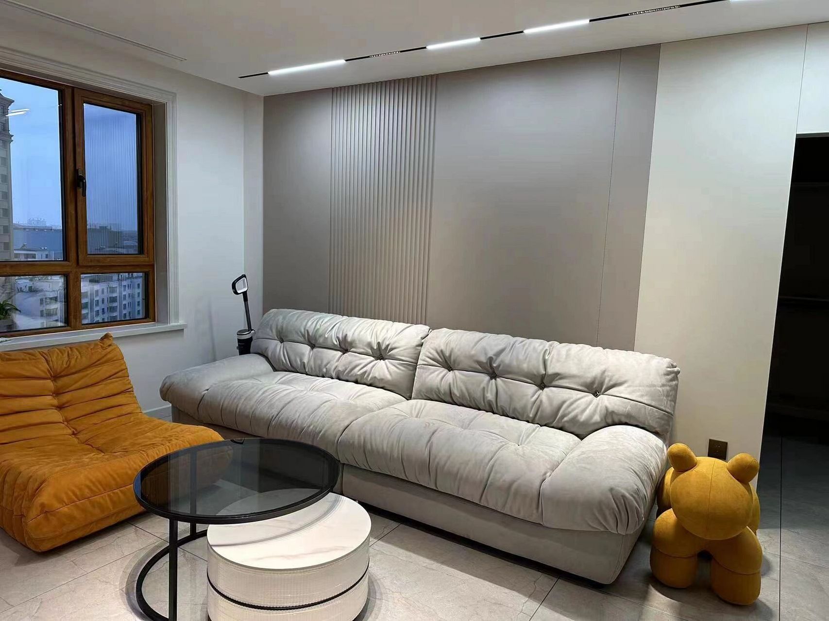 潮客家居云朵沙发实拍图来啦～ 我们有两百多种颜色面料可以选择