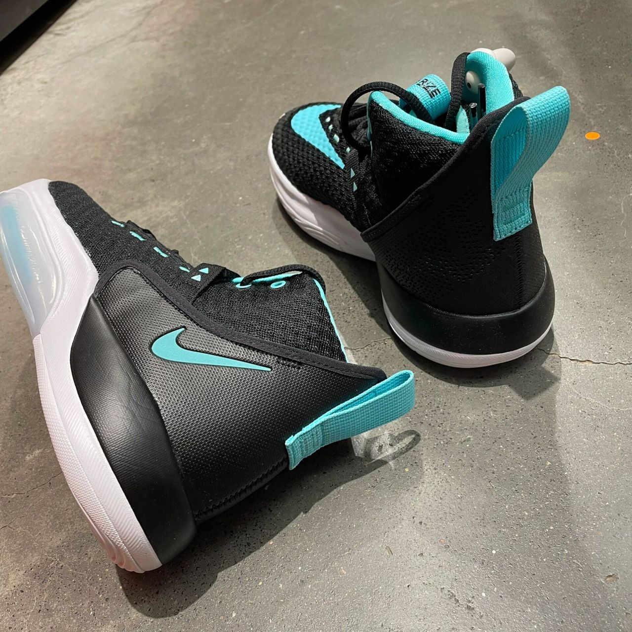 篮球鞋出 原价 1099 98nike zoom rize ep高帮实战缓震气垫篮球鞋