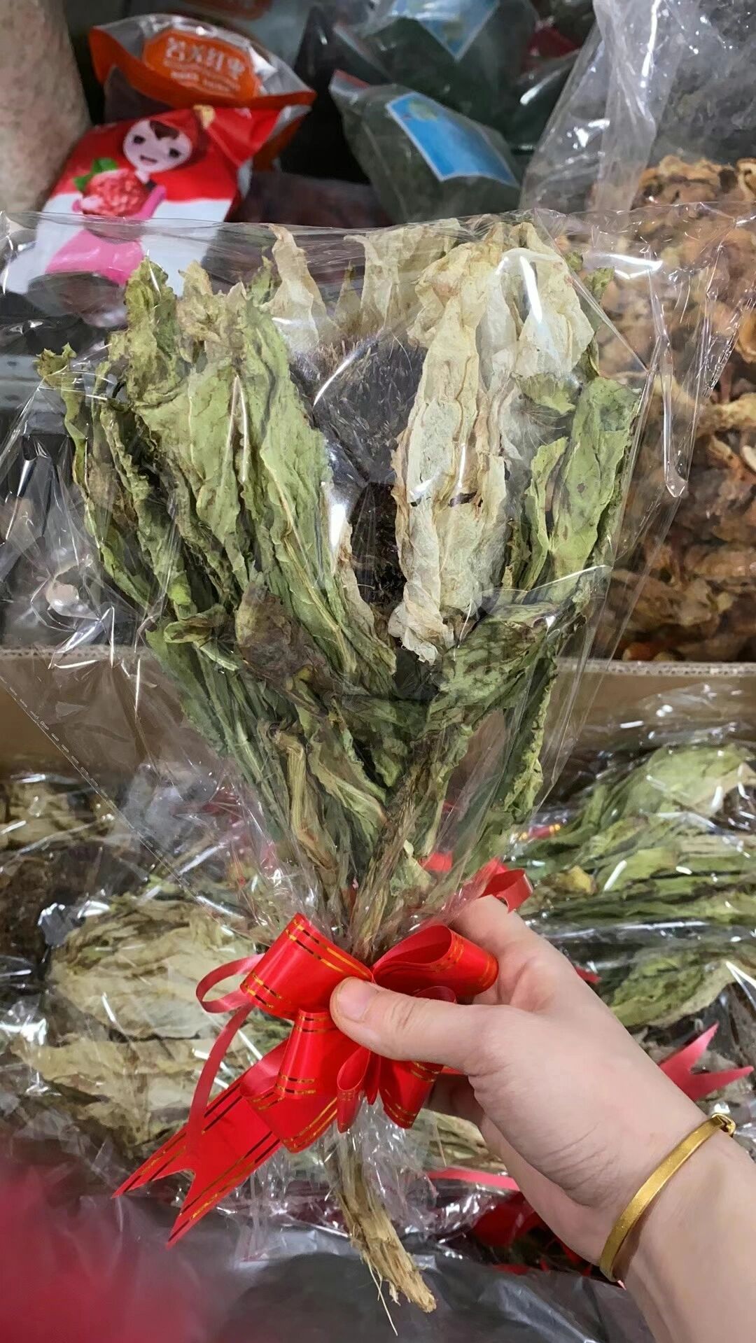 干雪莲花的功效 雪莲花苦燥温通,甘而能补,既能祛风湿,又能补肝肾,强