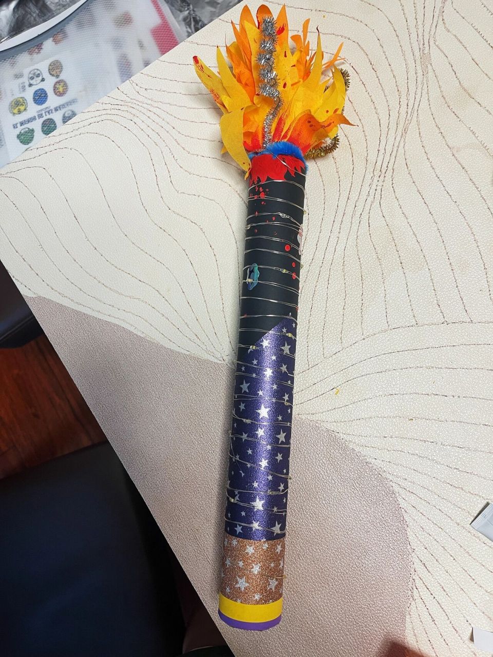 彝族火把节 幼儿纸艺火炬 彝族火把节97幼儿节日手工 准备材料 卡纸