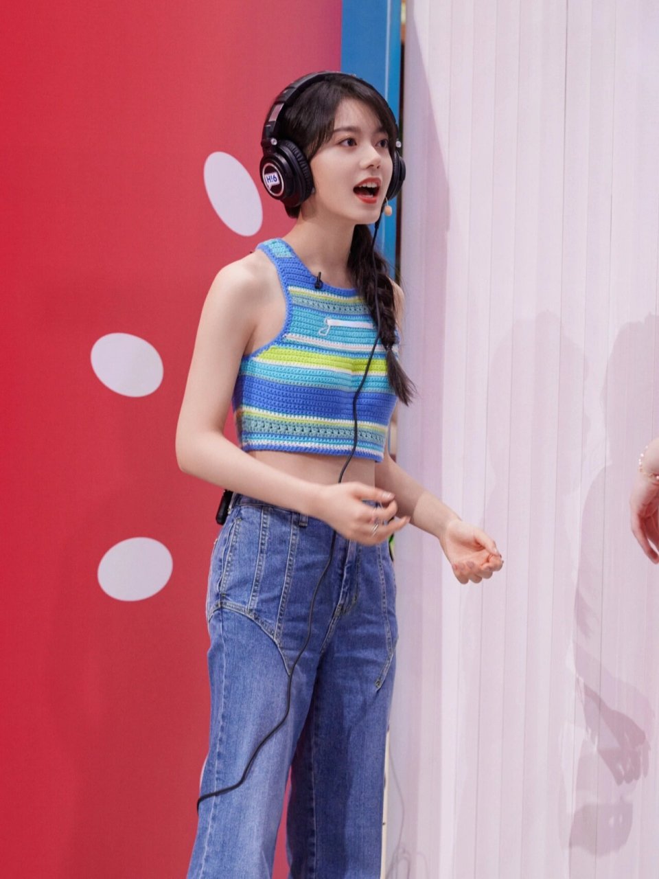 赵今麦《你好星期六》穿搭 妹妹好瘦好美!