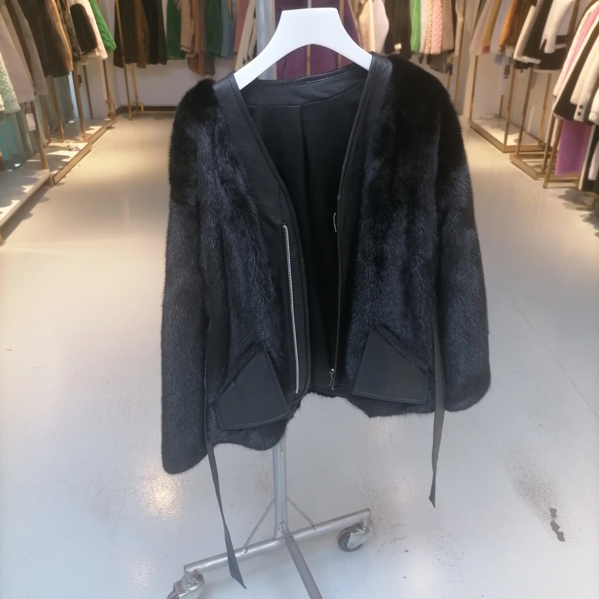 海宁皮革城水貂皮草合集 关注我带你了解海宁皮衣皮草最低价