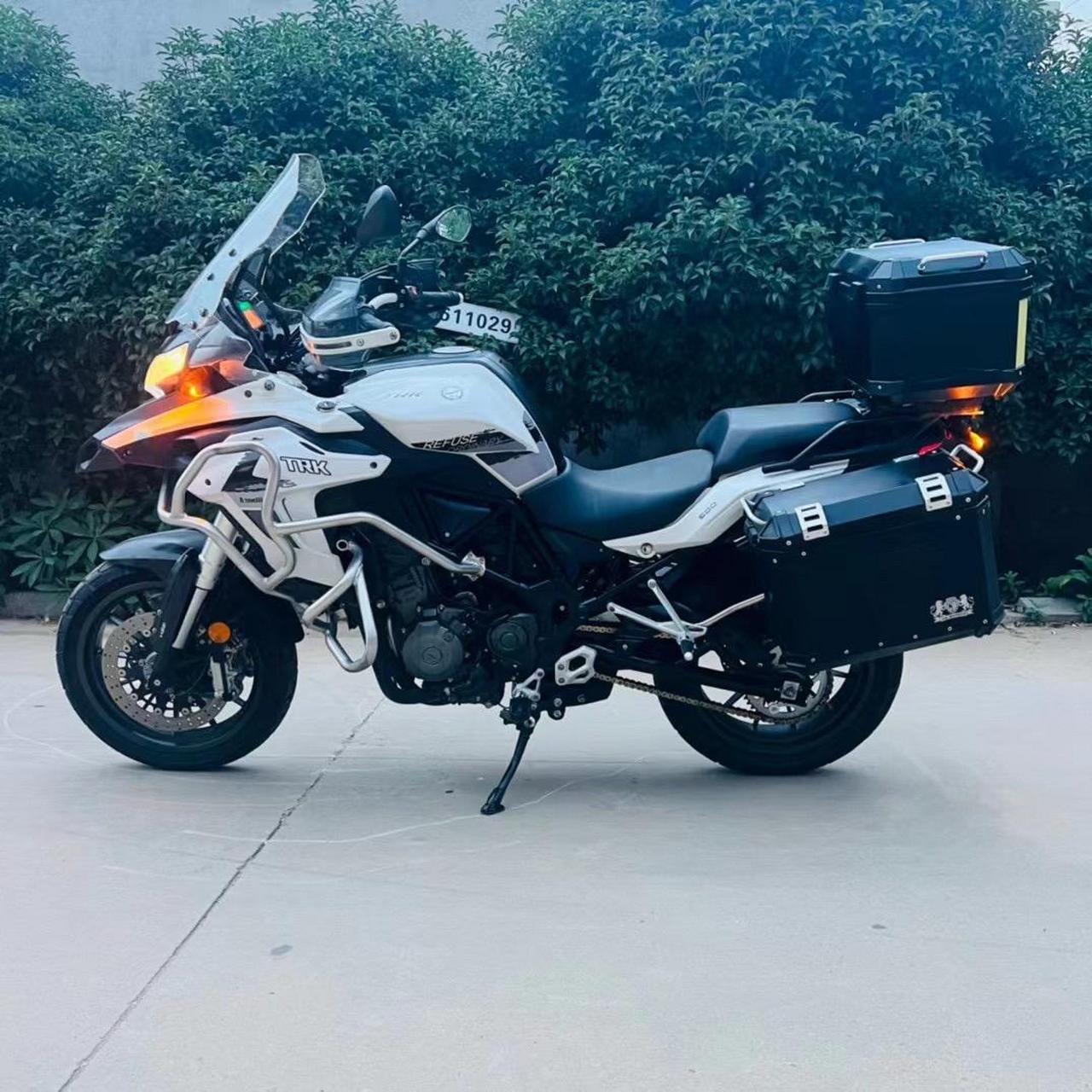 19年贝纳利金鹏502trk版水鸟拉力,高配abs版,液晶仪表,铝合金三箱齐全