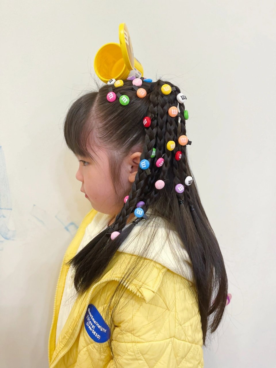 幼儿园宝贝 俏皮可爱的舞台发型 疯狂头发日 造型名叫:打翻了的mm豆