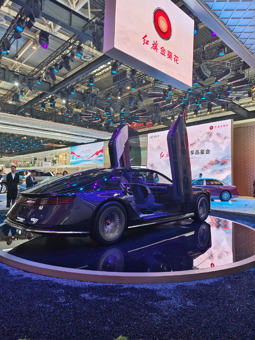 卧槽,红旗还是那个红旗啊,这也太帅了吧