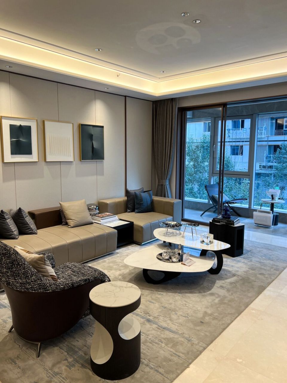 没想到在高新和朋友逛街能被售楼部吸引住91不得不说荣民捌号真的好