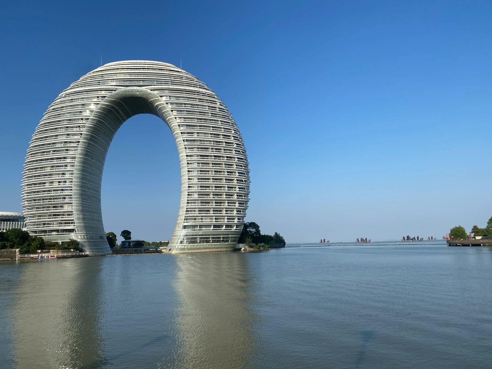 湖州打卡|月亮湾酒店 来湖州的第二年来打卡一下湖州的地标建筑 "马桶