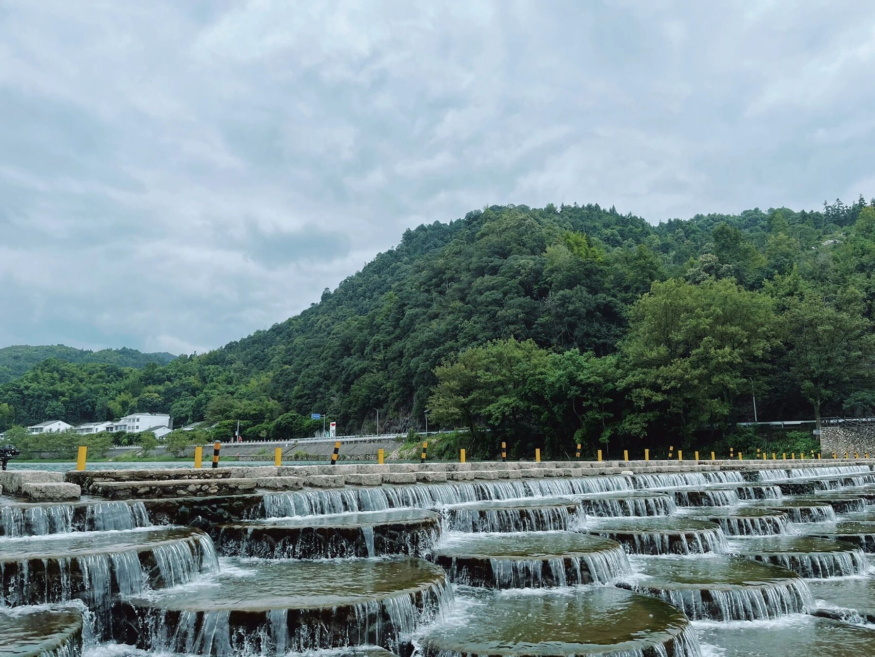 亲子旅行-瑞安湖岭 地址:瑞安湖岭这里有山有水,一个不错的玩水胜地.