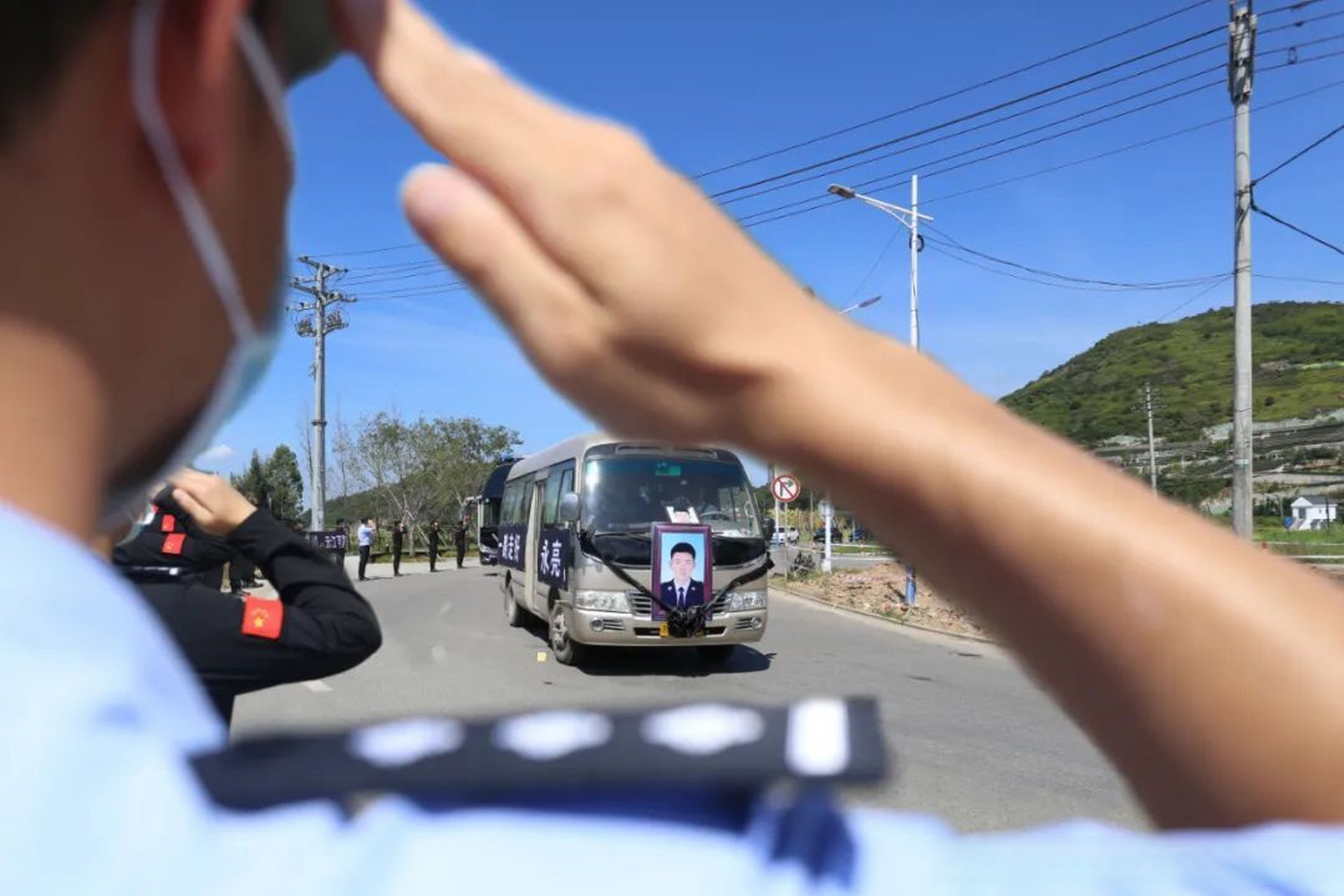 送别牺牲特警叶永亮 8月16日,瑞安市公安局特巡警大队民警叶永亮同志