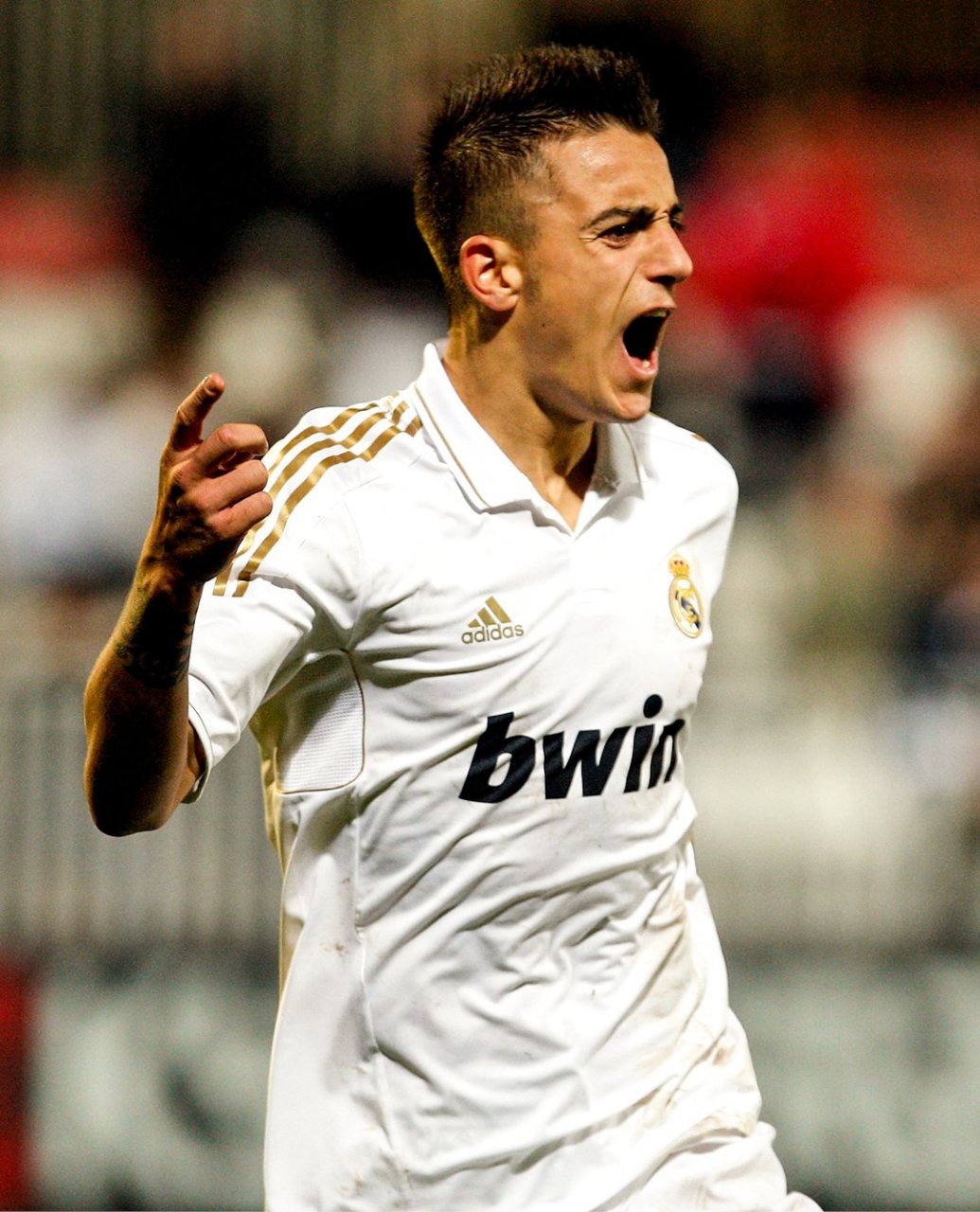 皇马正式官宣了何塞卢的加盟 皇马的孩子,欢迎回家07