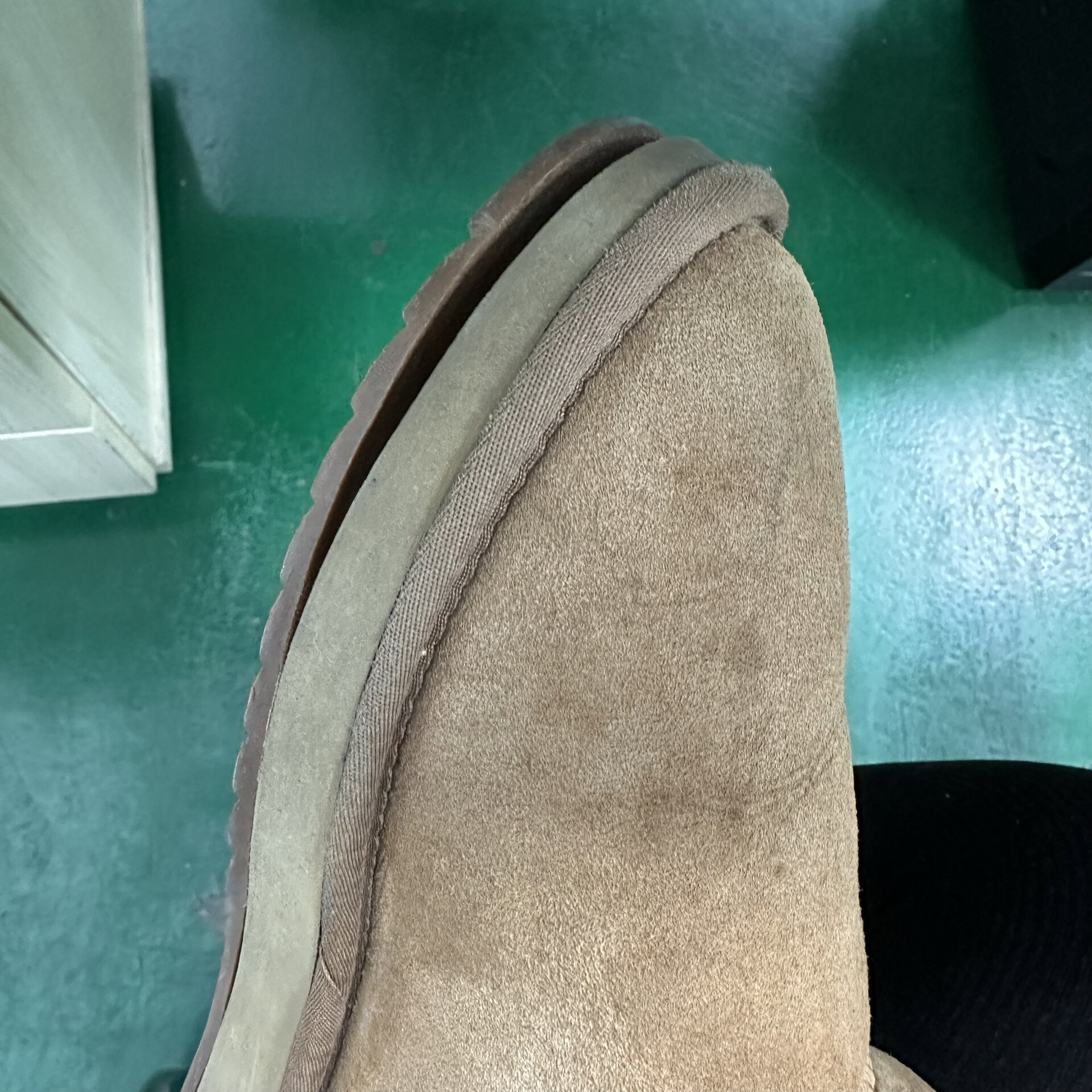 雪地靴开胶竟是因为…… 简直大无语,今天断崖式降温,今年第一次穿