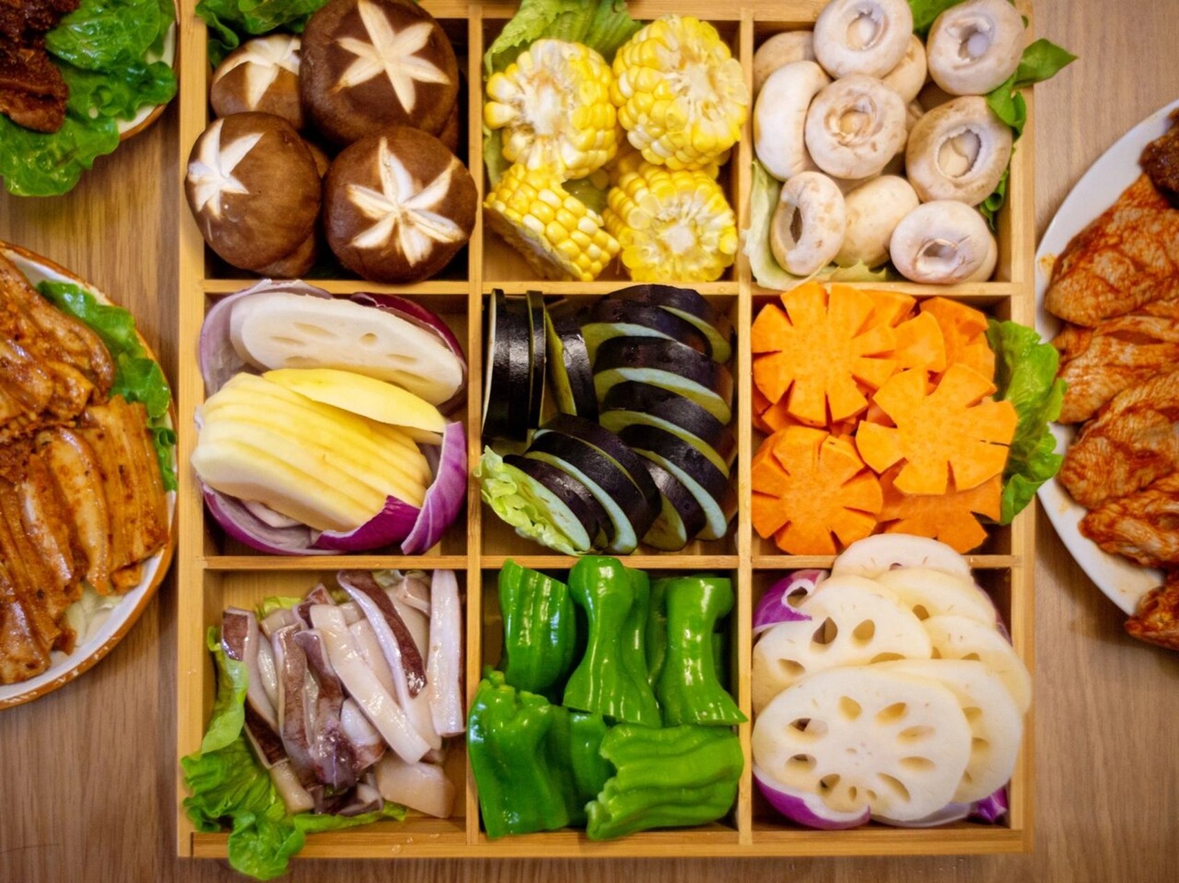 我们说好的烤肉沉浸式摆盘和食材分享来了 食材分享: 91一,荤菜类