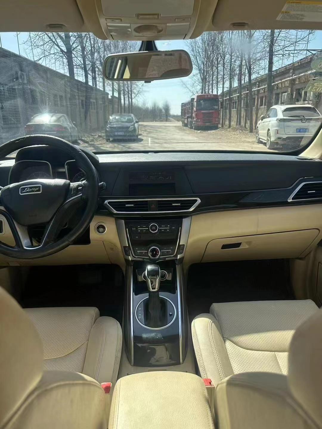 9万17年众泰大迈x5 ,1.