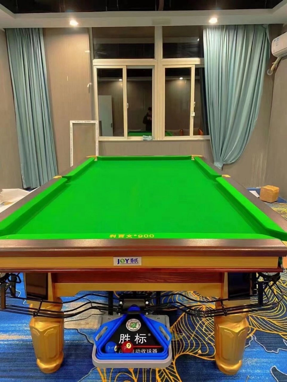 专业台球器材回收销售 球房设计,安装,维护保养. 更换台尼,皮头更换.