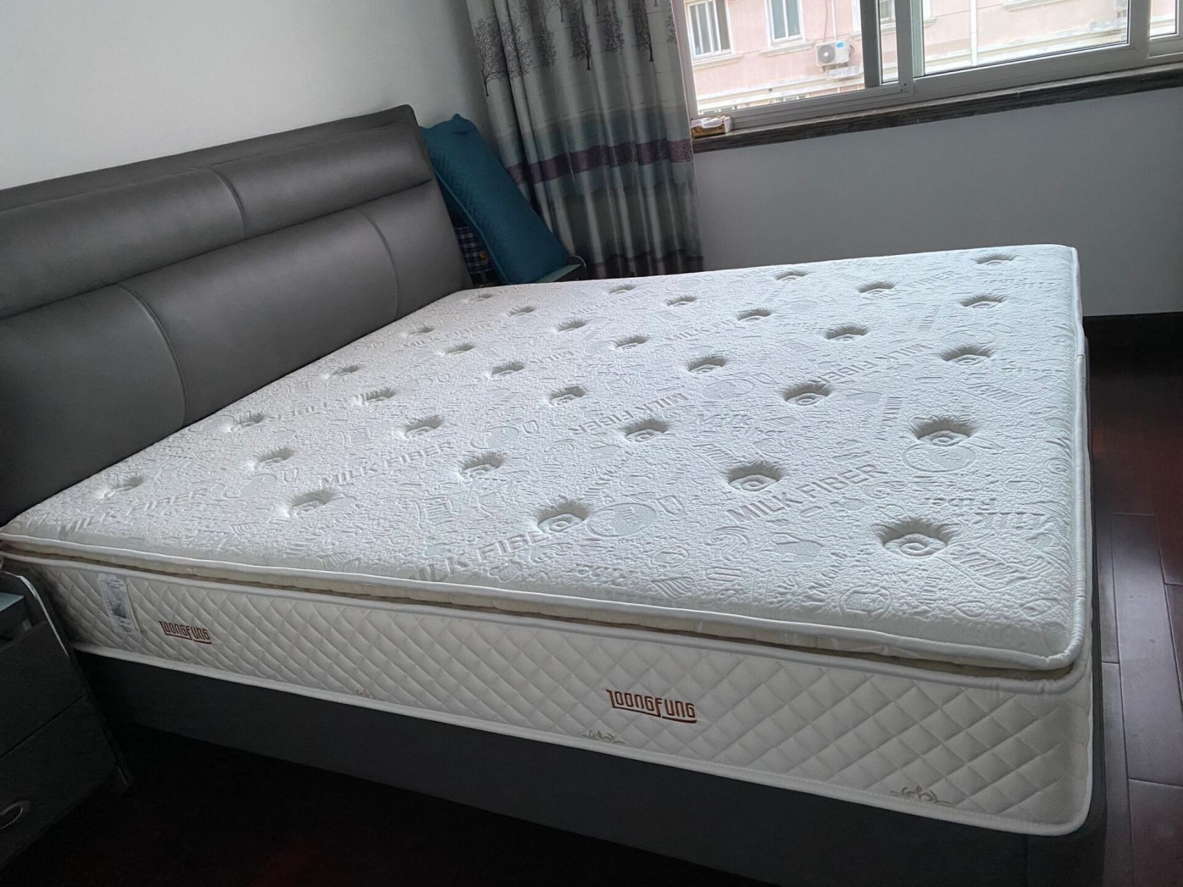 龙凤床垫使用感受 龙凤皮床做工精细,高端大气,结实耐用,质感也好.