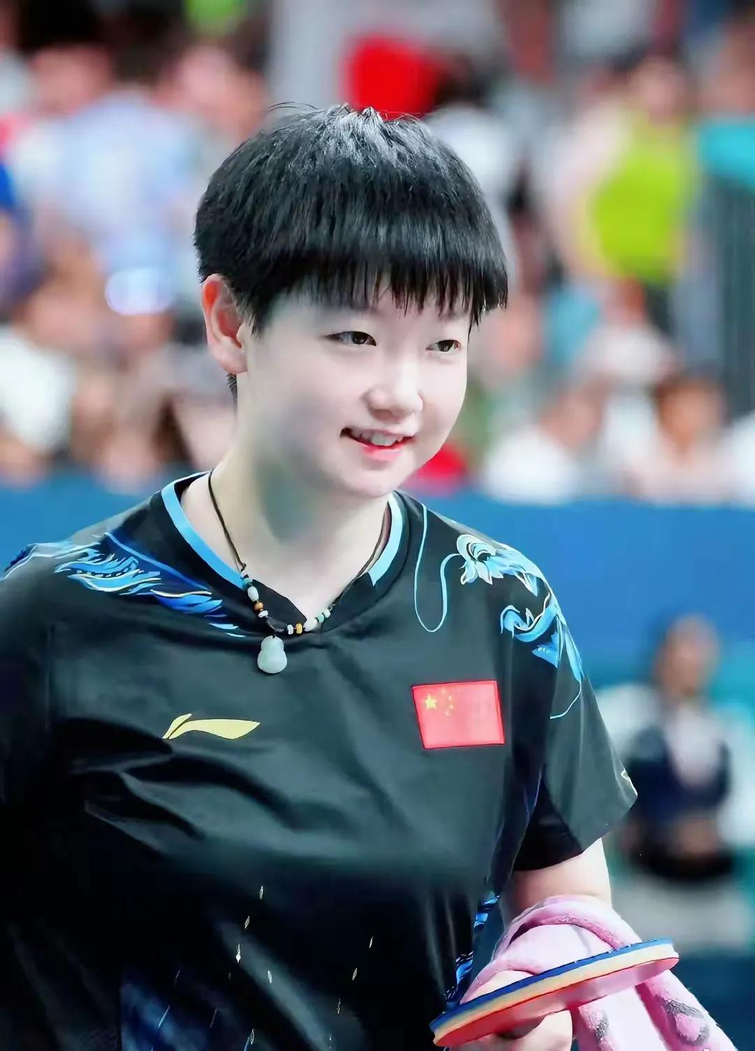 终于知道大家为什么这么喜欢孙颖莎了! 莎莎这肉肉的小脸蛋,太可爱了!