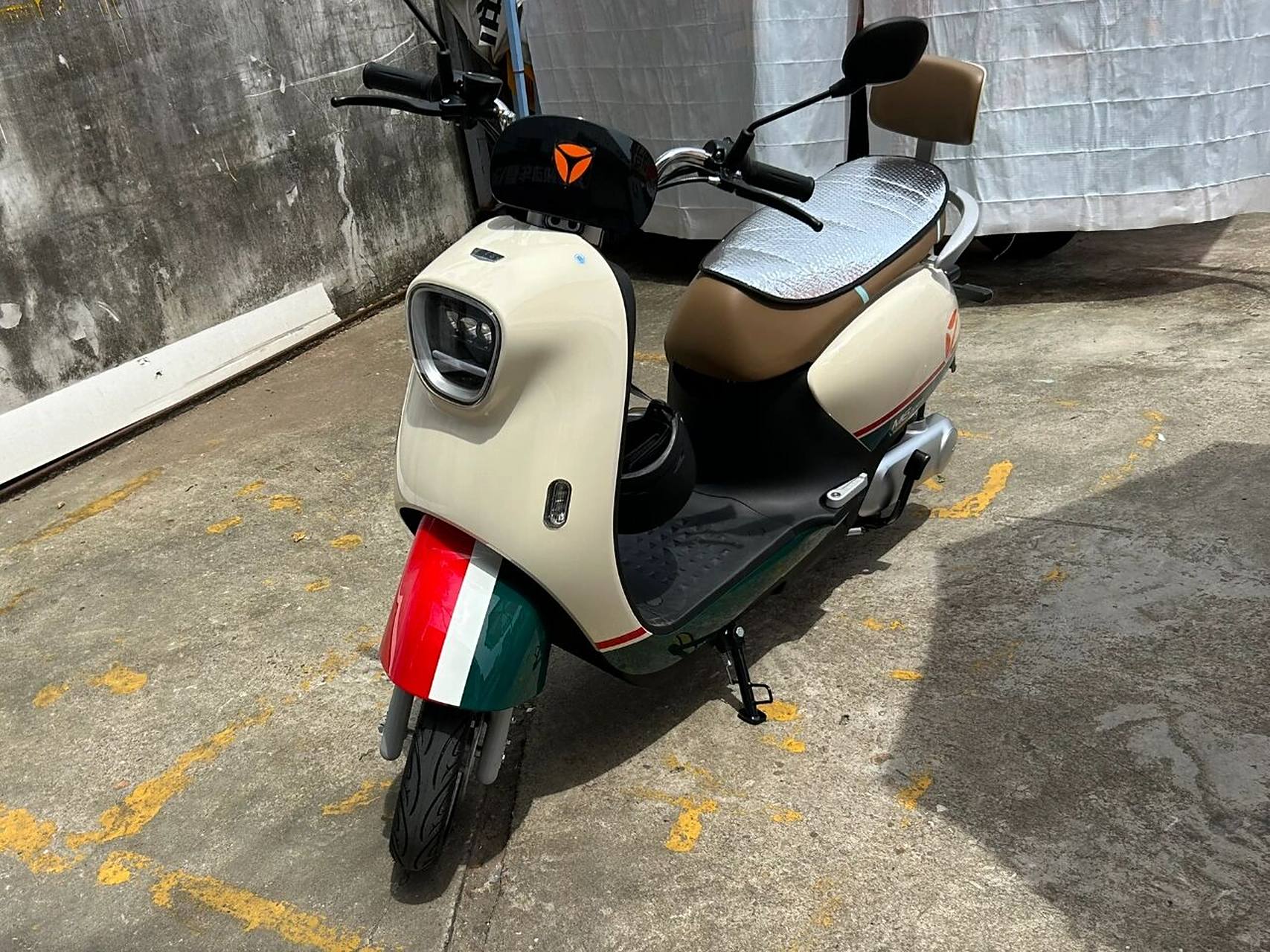 雅迪电动车冠能m6 2023 报价3799   60v23a讨价还价后3500 新车要装