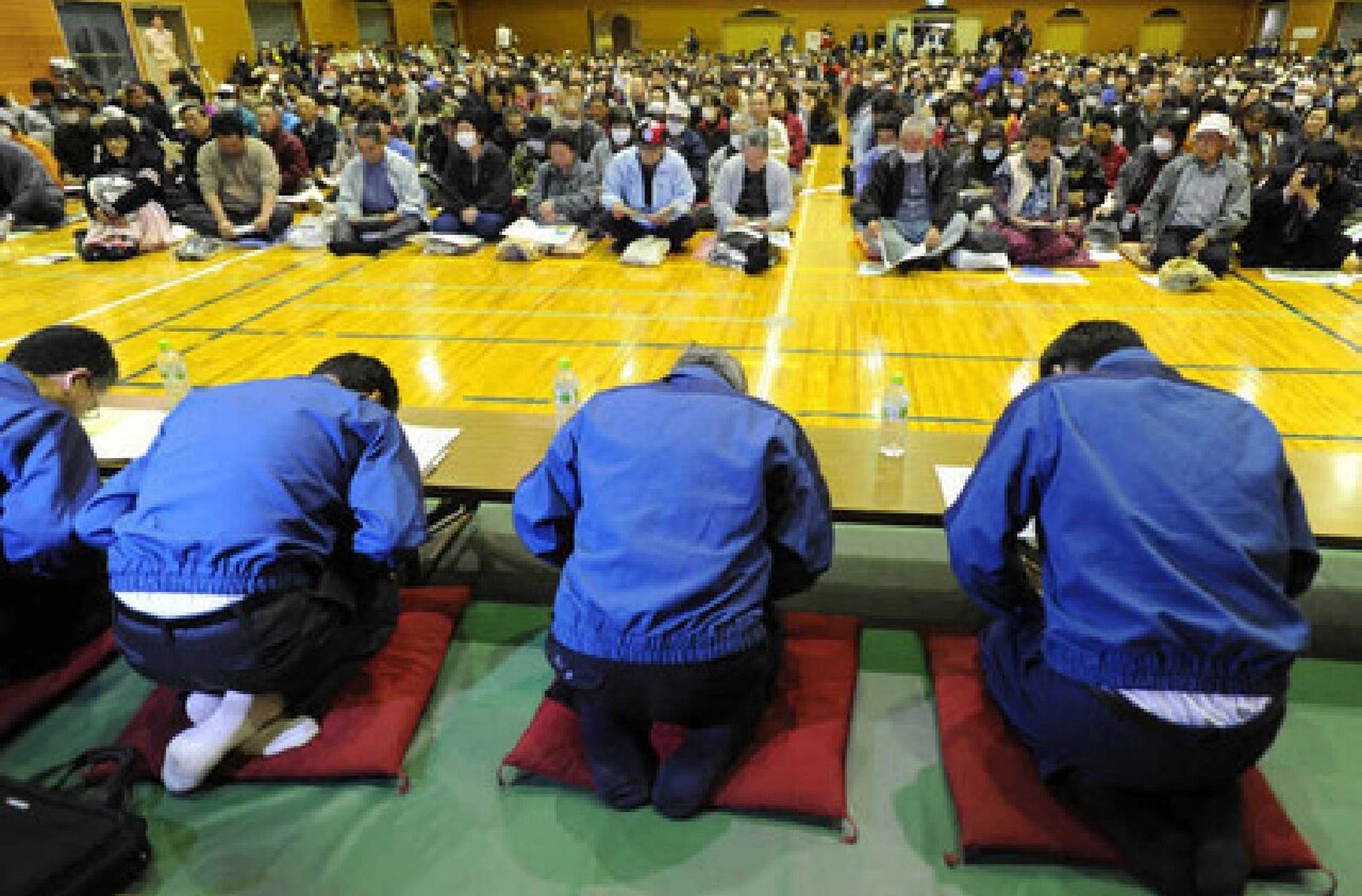 日本人下跪道歉是常事吗!