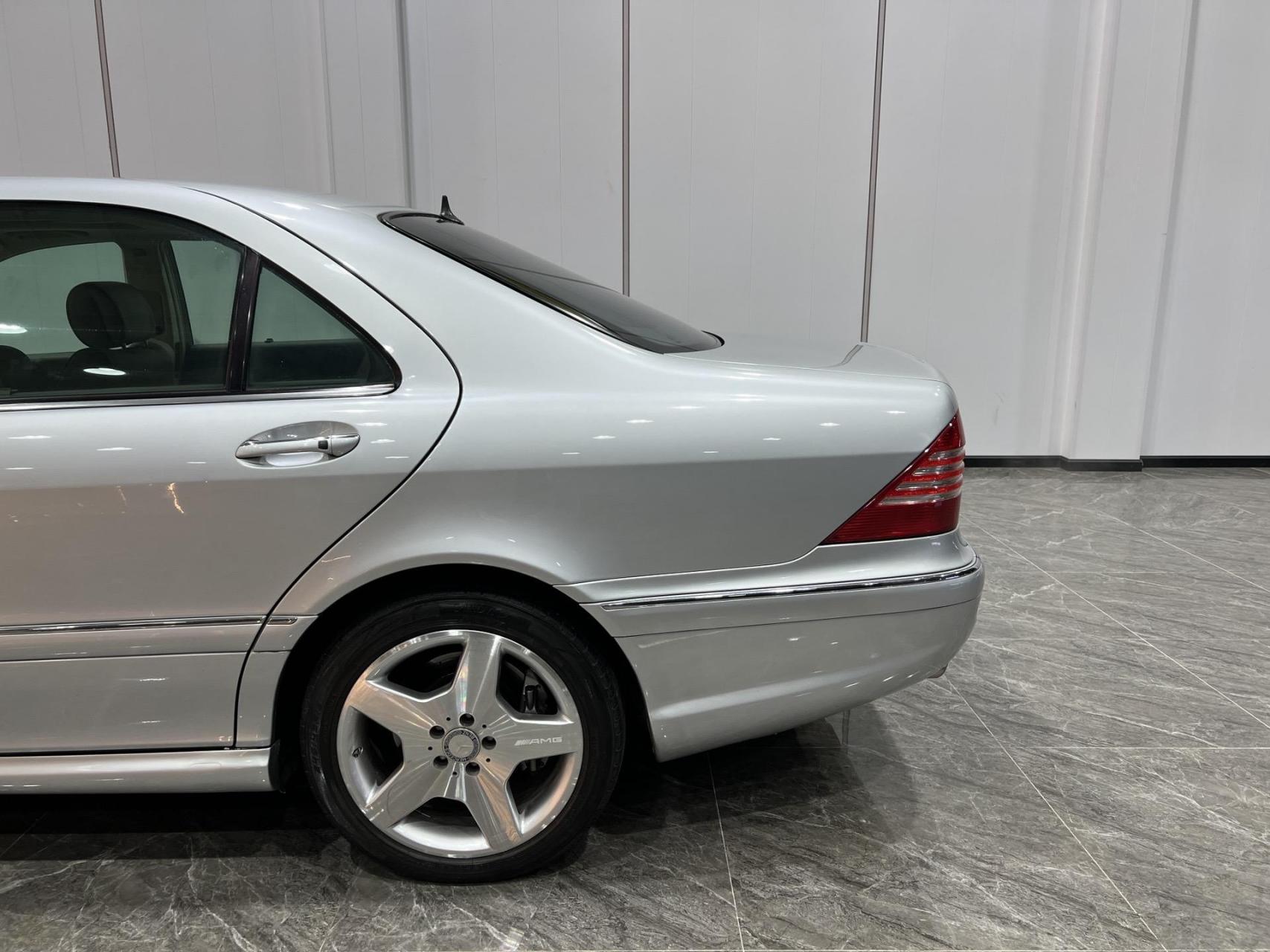 05年奔驰s55amg 车厂:奔驰 型号:s55amg 规格:2005,5座025498cc02