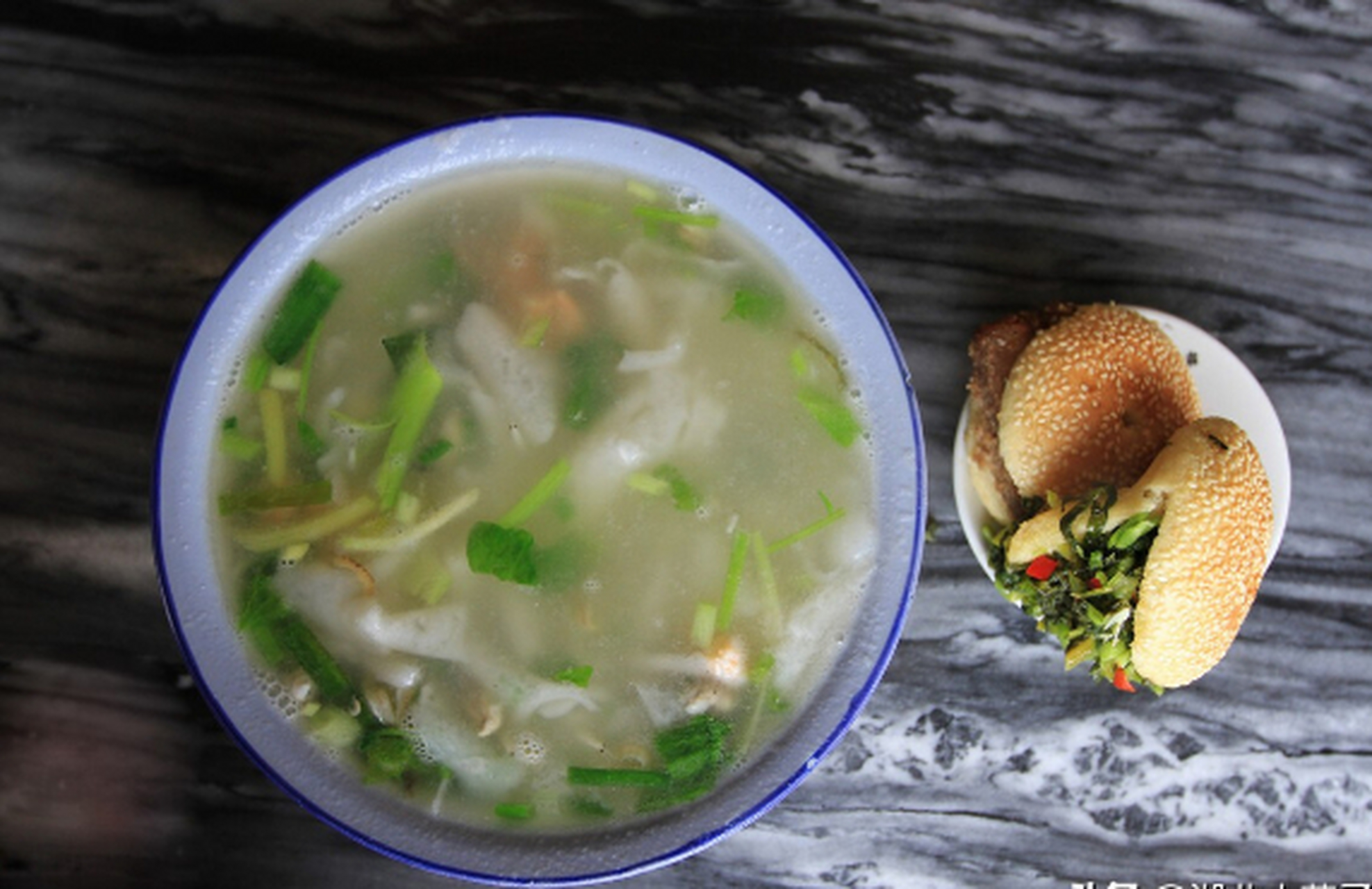 锅边糊是福建当地人爱吃的