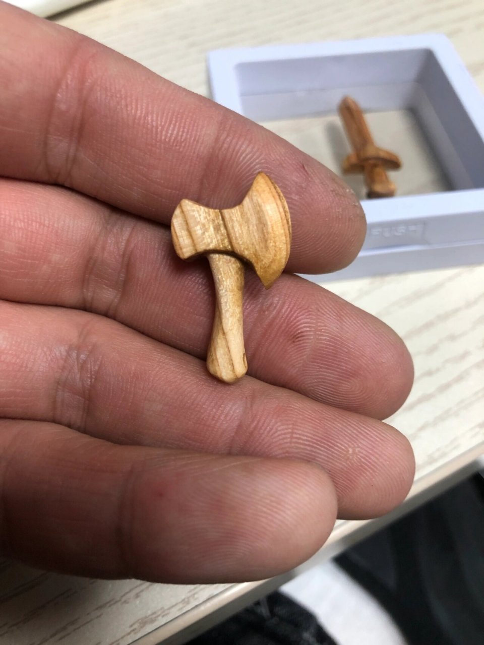 手工桃木斧头,桃木剑 最近一直在忙客户的订单,没有