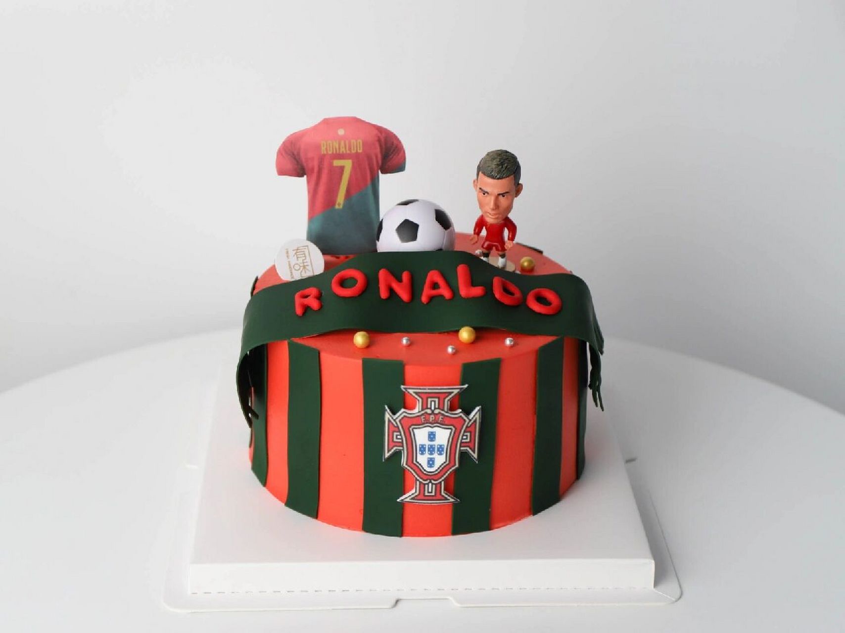 葡萄牙队c罗蛋糕足球蛋糕 罗纳尔多足球蛋糕葡萄球队蛋糕红绿配色