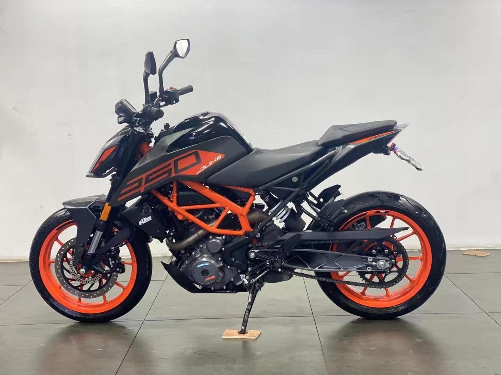 来自奥地利969523年ktm杜克250 4千多公里 成色细节漂亮 价格非常