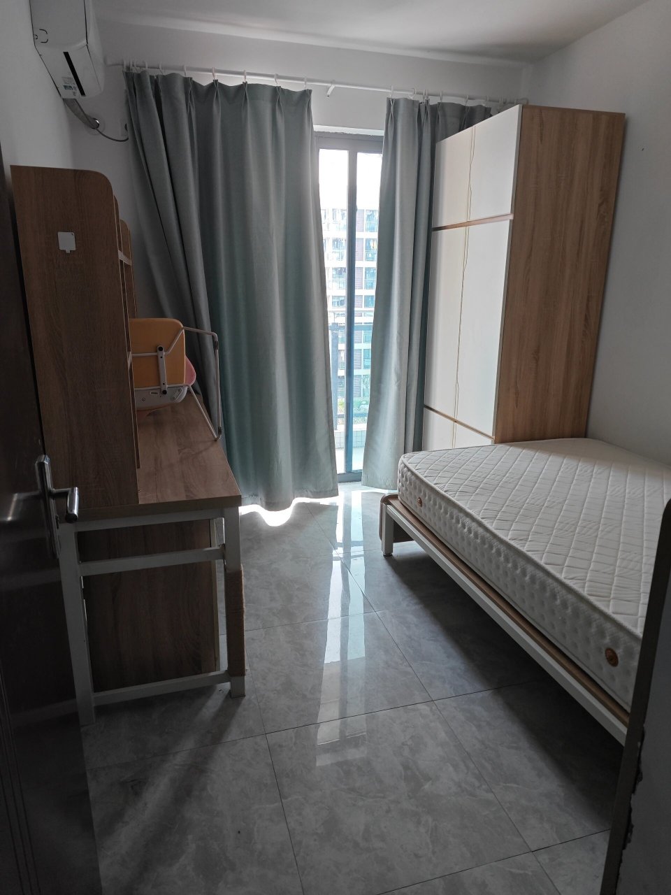 重庆大学博士宿舍 时隔一年重新进宿舍了 套二 共用洗漱间冰箱洗衣机