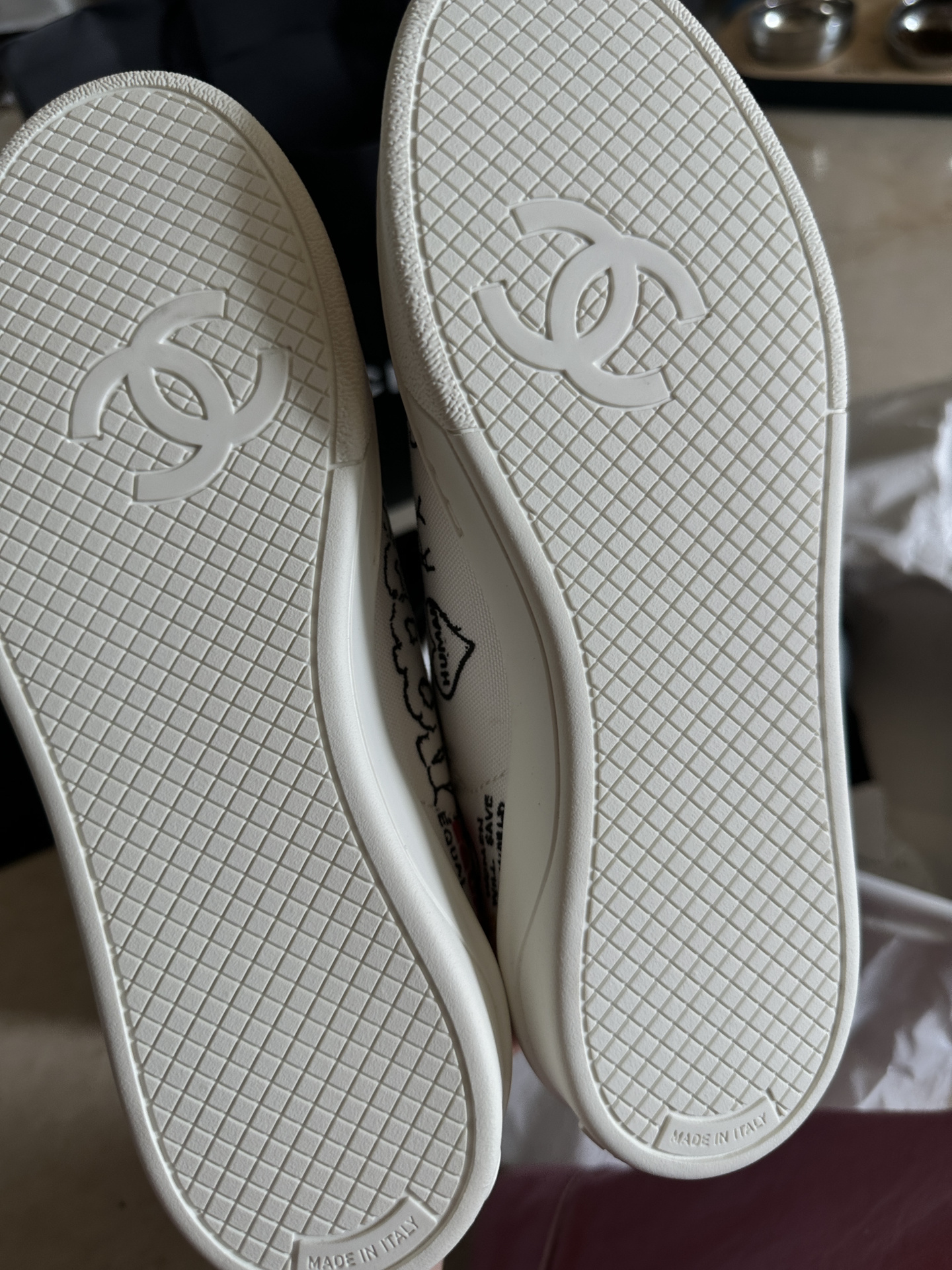 这可是当时大家抢破脑袋 被炒到3w多的 chanelxpharrell菲董联名的