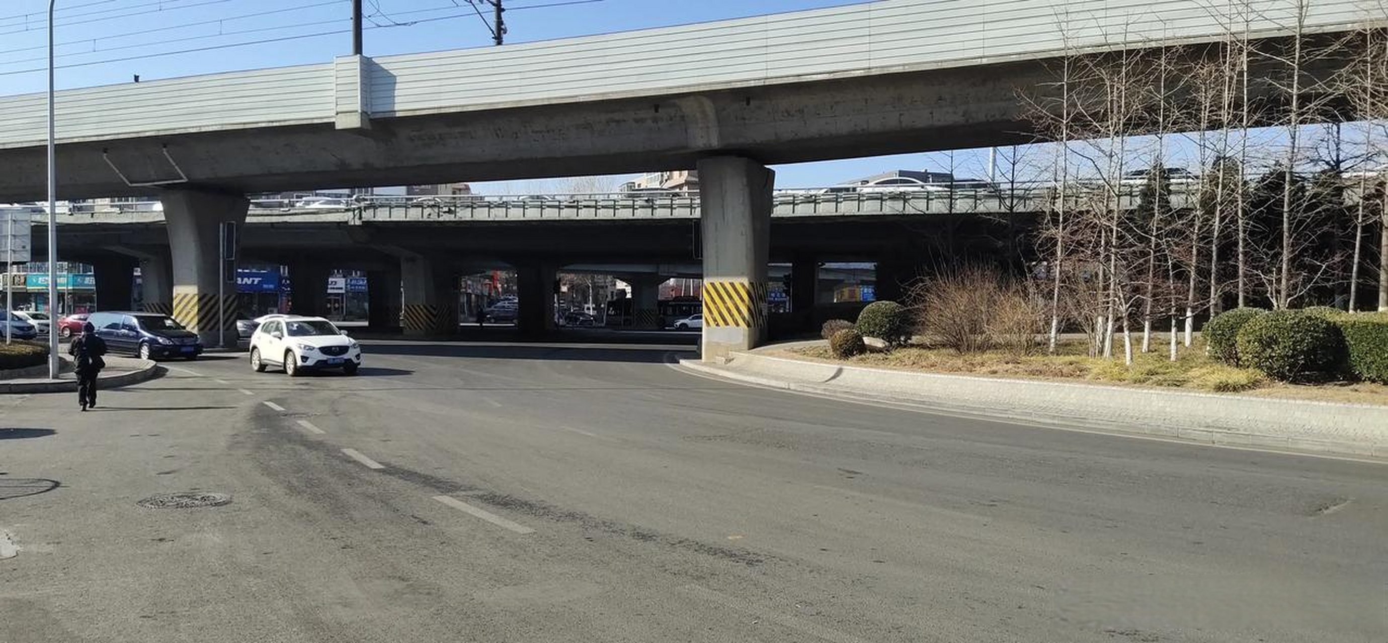 今天的大连海达广场也不堵了.看来,离春节更近了,人也少了.