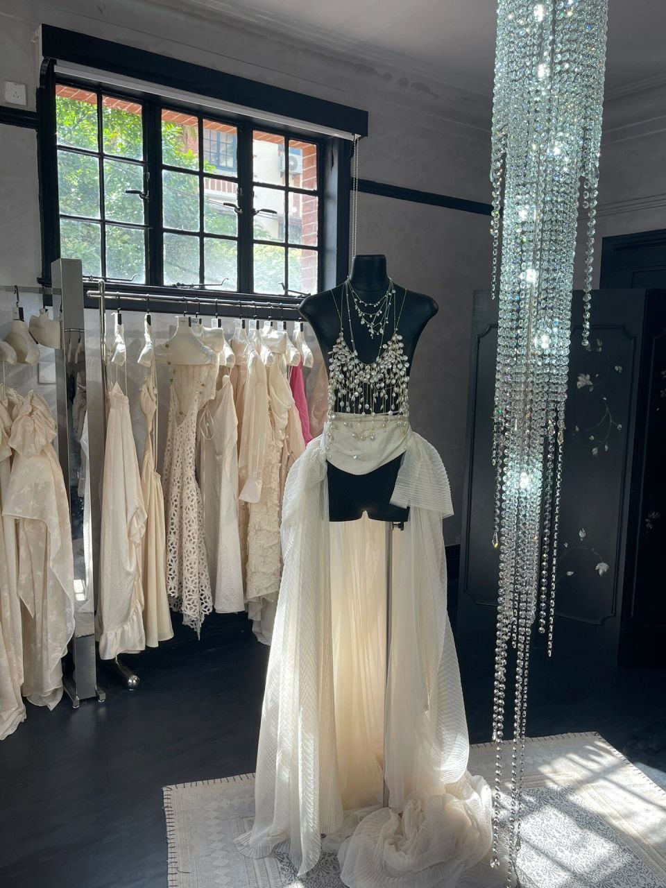 上海·freja |试了一件绝美的裙子 店铺藏在一栋老洋房里 当天把所有