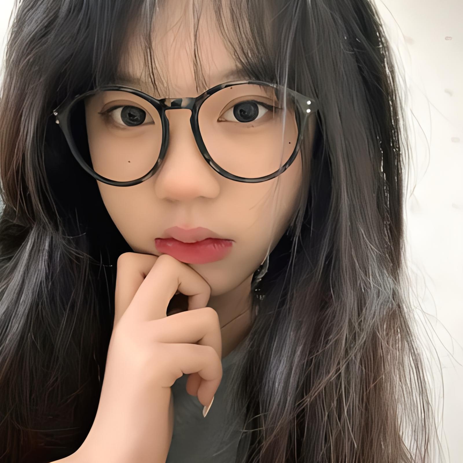 网恋女生照片 姐妹们,今天我要给你们分享一些超甜的网恋女生照片真人