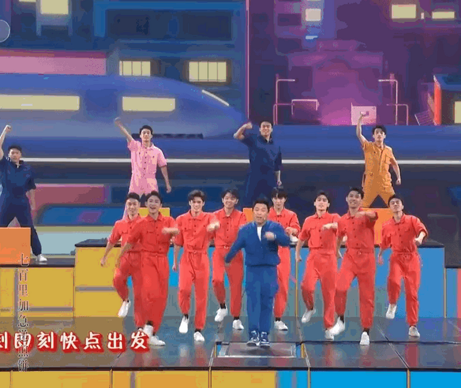 春晚#终于知道黄渤年轻的秘密了,工装裤,跑步机,得运动啊 !