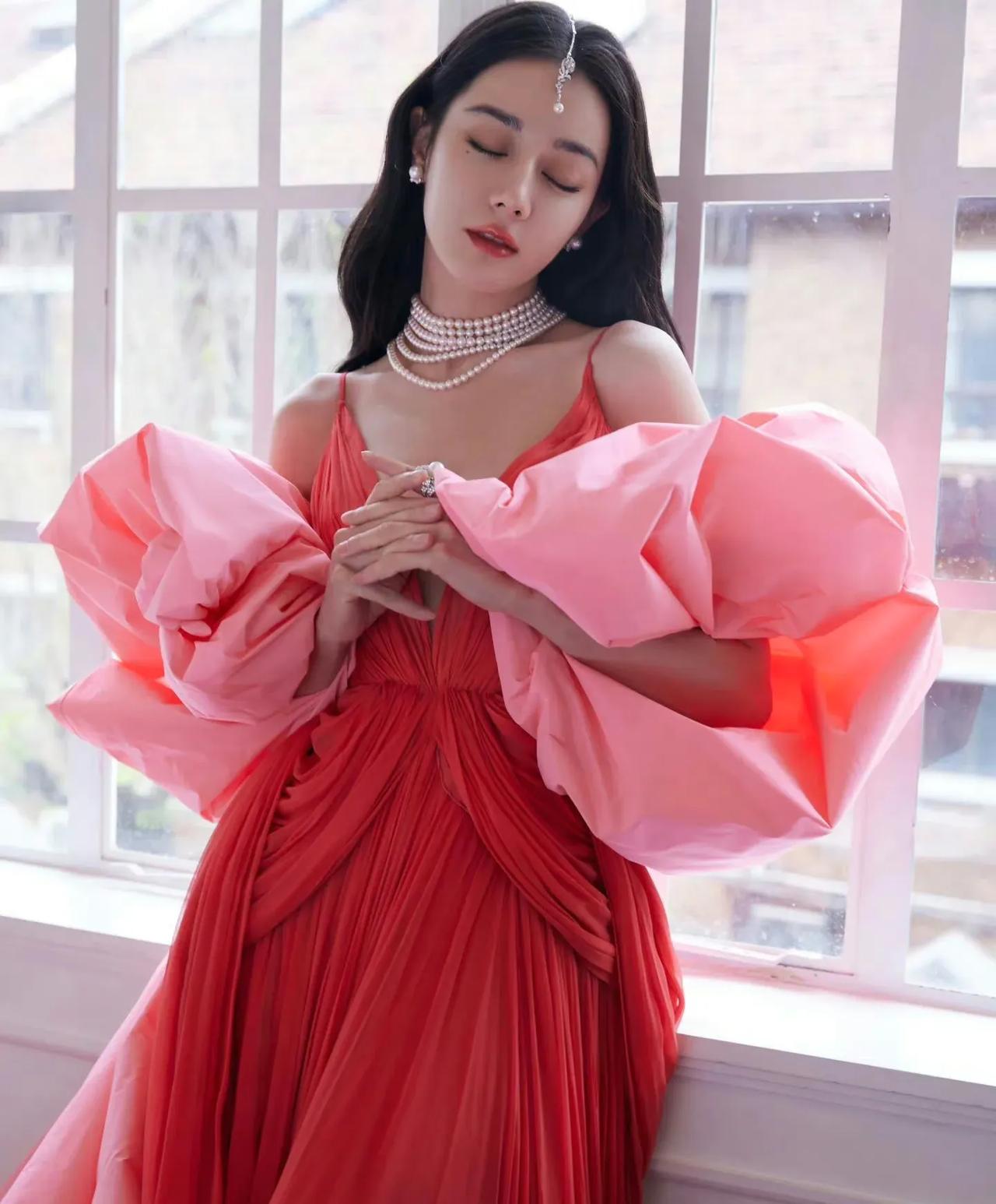 迪丽热巴和娜扎两位浓颜大美女你更吃谁的颜?