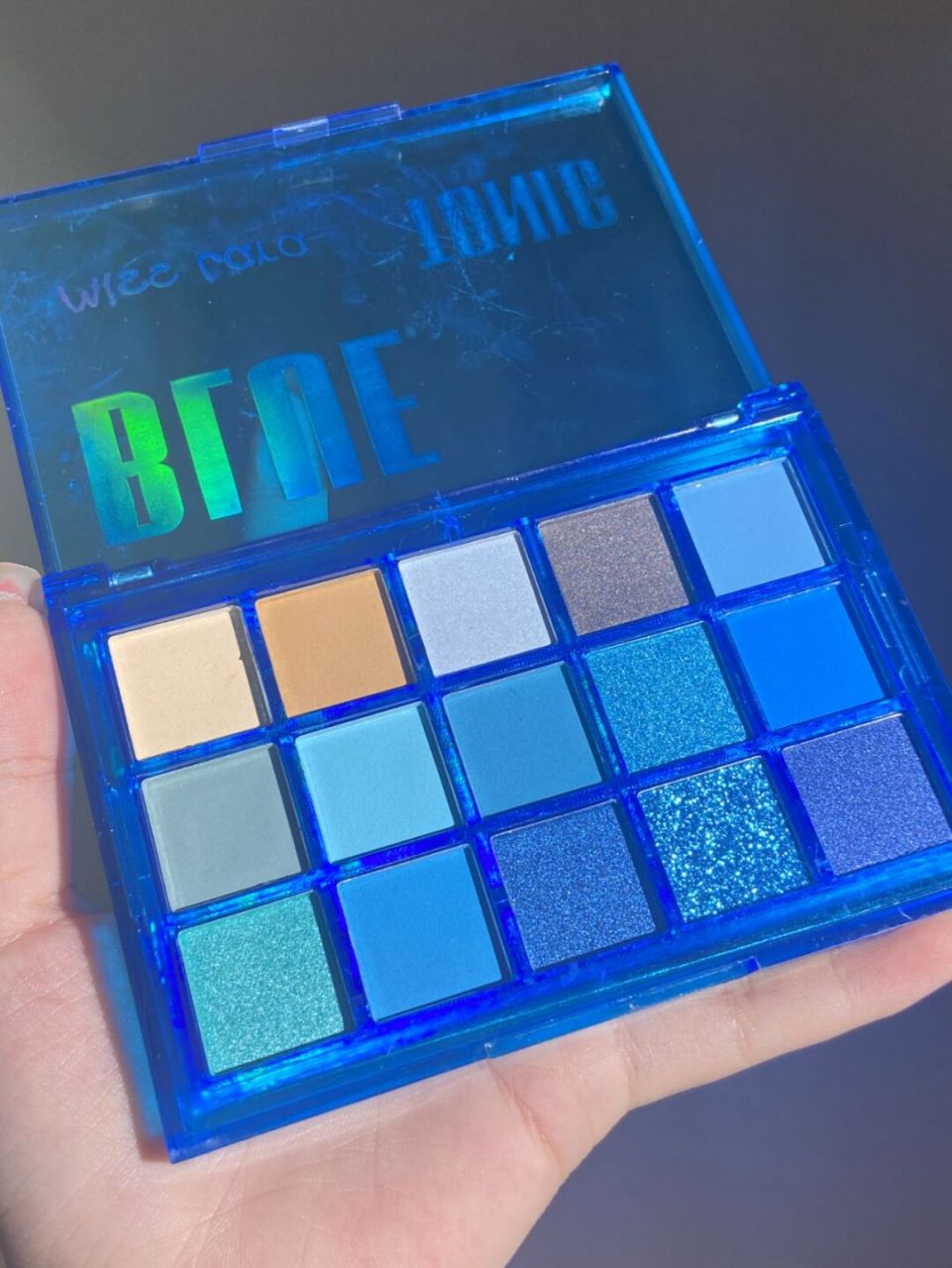这克莱因蓝眼影盘太酷了 #蓝色# #克莱因蓝# #被种草就下单的眼影盘