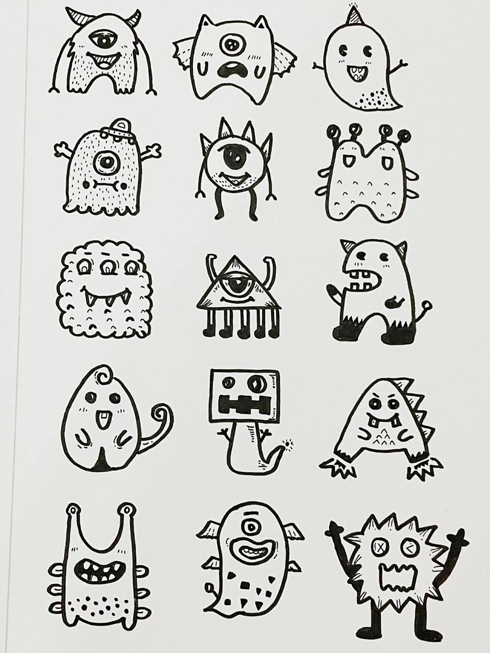 小怪兽简笔画 画着小怪兽简笔画,想起了小时候看的动画片里有各种各样