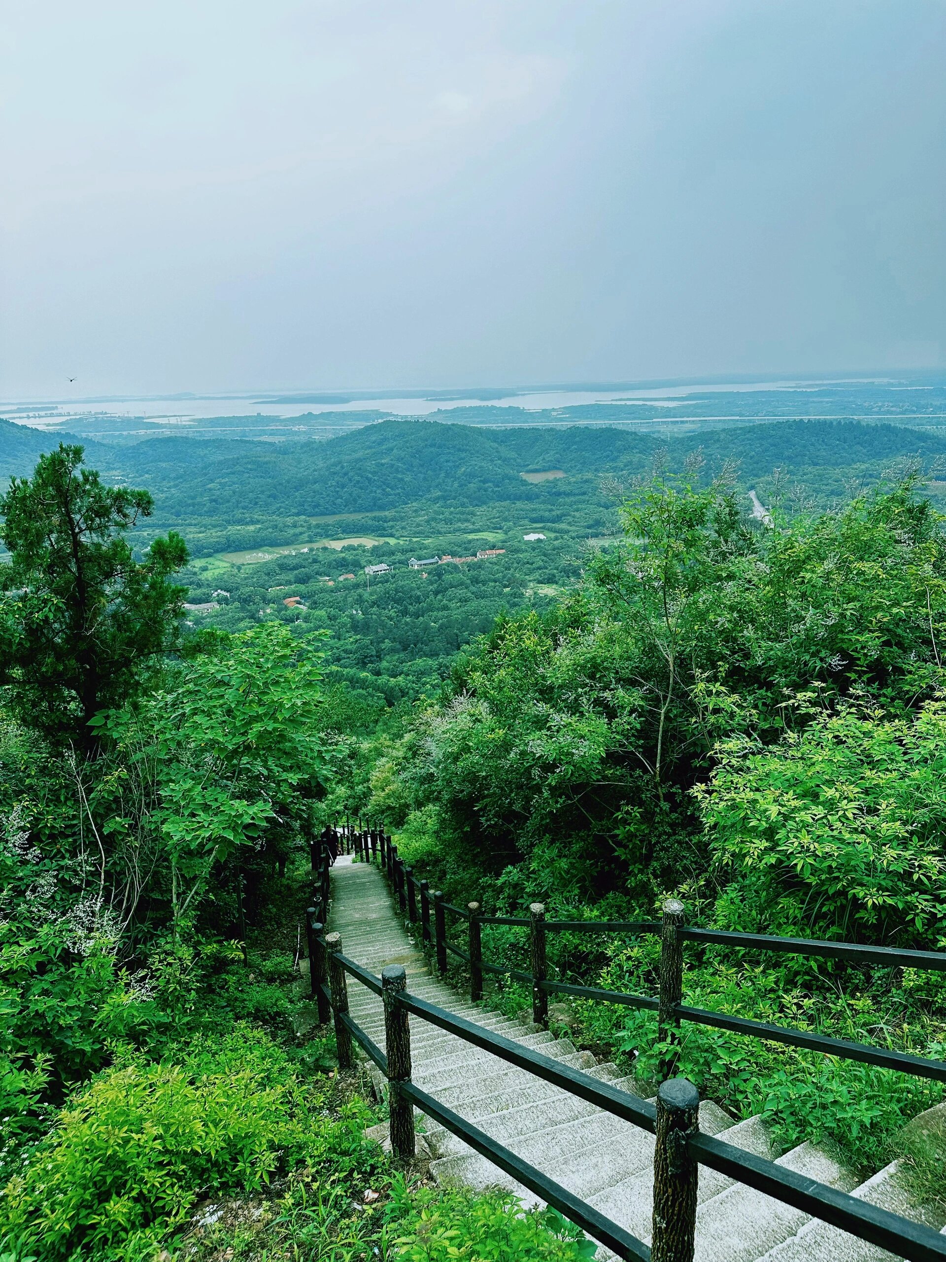 江夏爬山图片